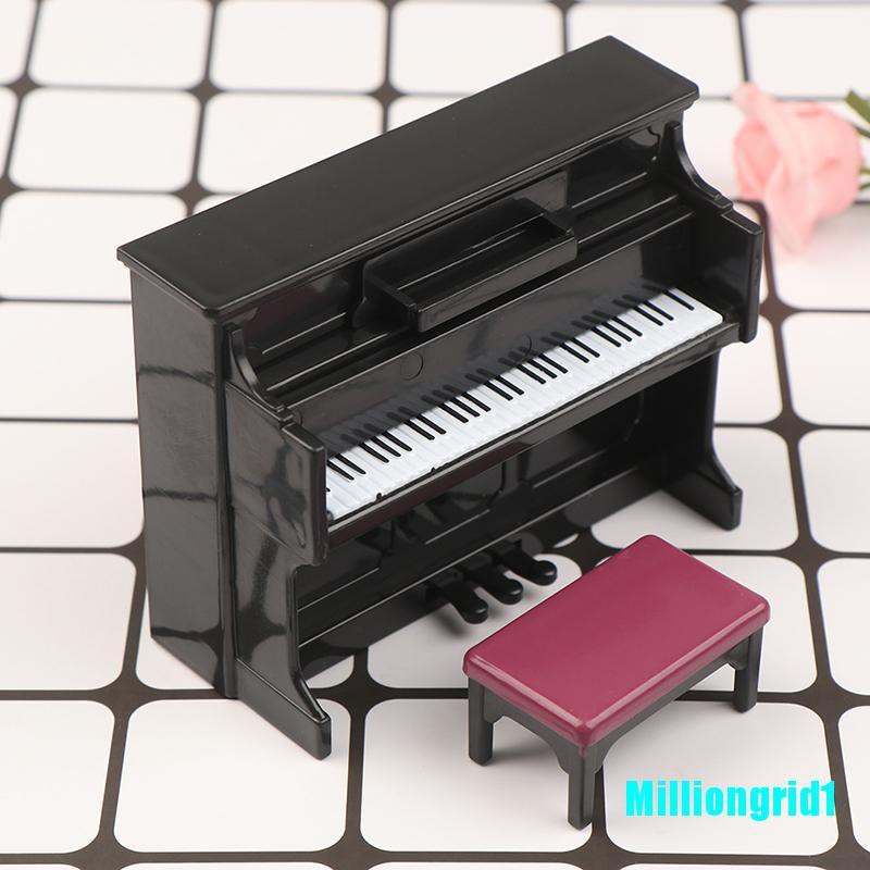Miniatura de piano infantil com estrutura de madeira e