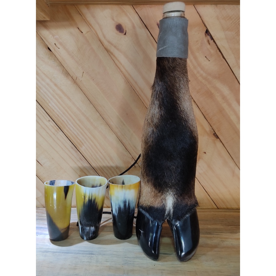 Kit aperitivo Zé Leôncio novela Pantanal garrafa pé de boi+copinhos de chifre