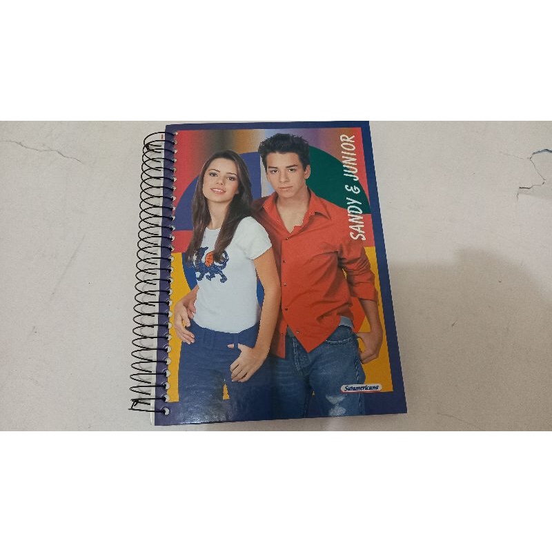 Caderno Sandy e Junior 10 matérias - VINTAGE ANOS 2000