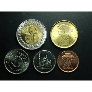 Set com 5 moedas, de 5 piastres a 1 pound, Egito, 2007-2020, Sob/FC, a de 50 piastres traz o busto da Cleópatra e 1 pound a máscara de Tutancâmon