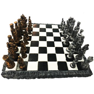 Conjunto clássico de xadrez preto e coleção de jogos de tabuleiro