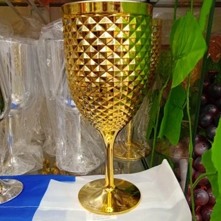 Taça Dourada acrilica trabalhada bico de jaca