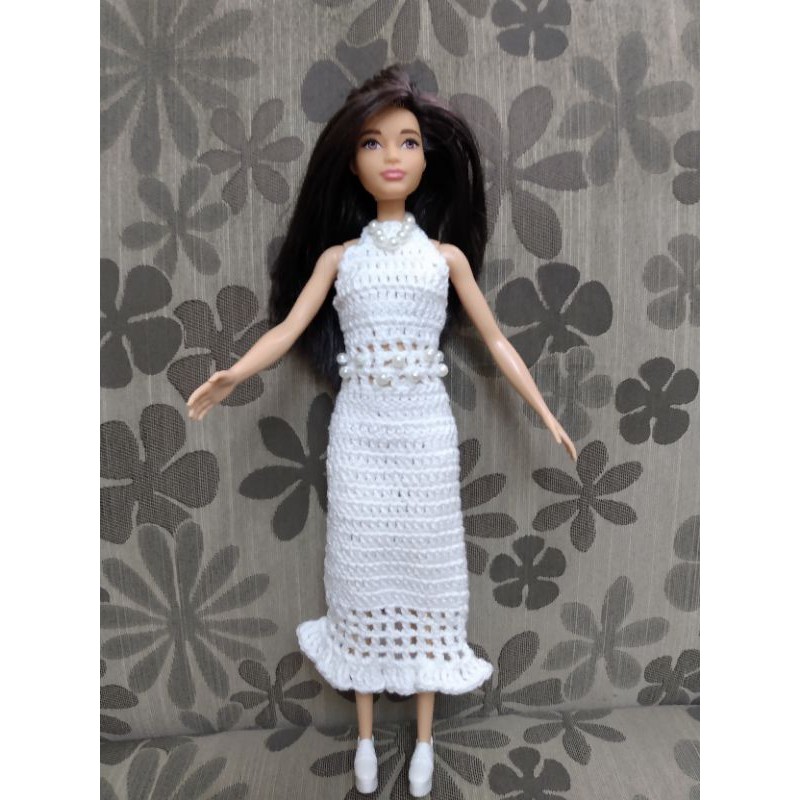 Roupa em crochê para boneca Barbie - vestido Midi branco.