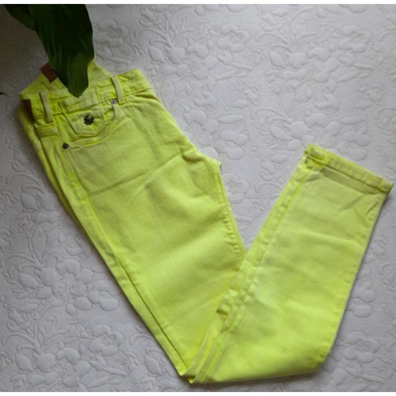 Calça Jeans Cargo Verde com Empina Bumbum