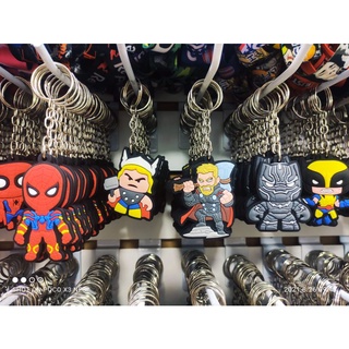 12  chaveiros de super-heróis
