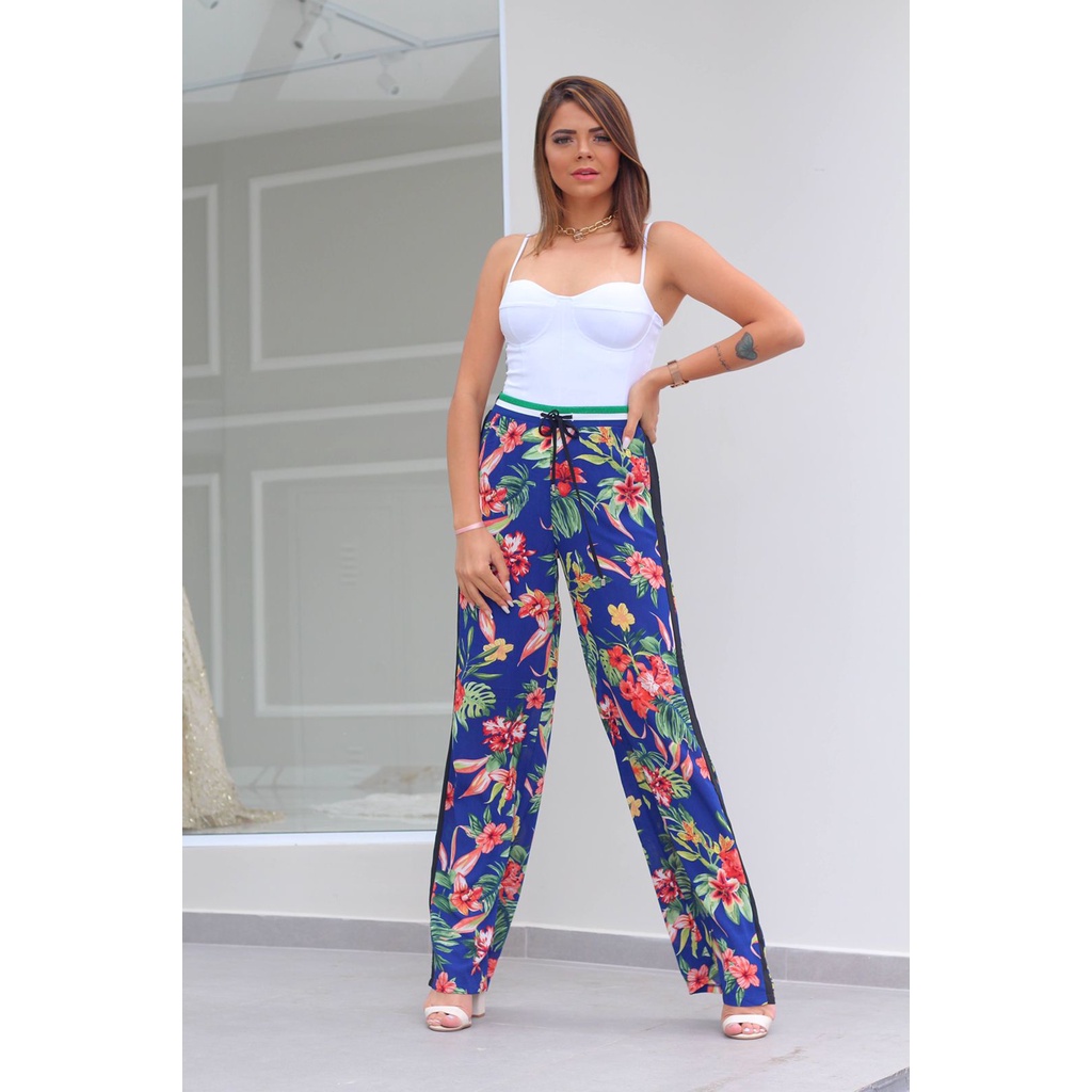 Calça estampada hot sale larguinha