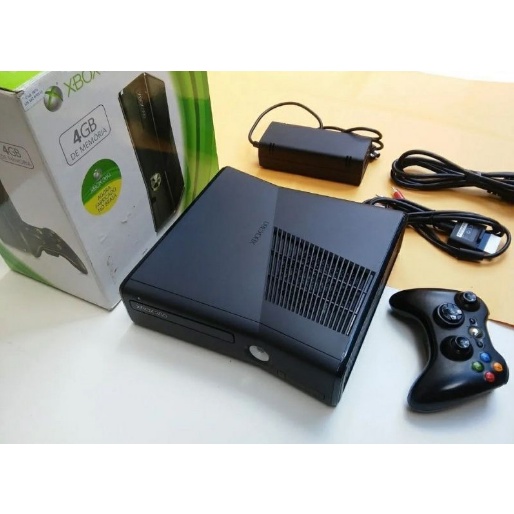 Microsoft Xbox 360 + Kinect e 3 Jogos E 4gb Standard Cor Preto em