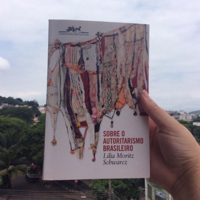 Sobre o autoritarismo brasileiro - Lilia Moritz Schwartz | Shopee Brasil