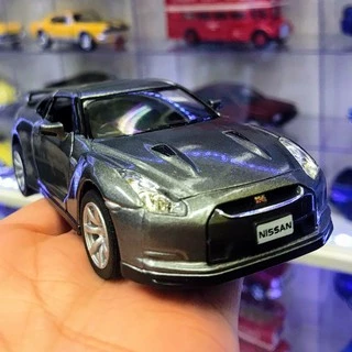 Miniatura 2009 Nissan GT-R R35 Cinza Escala 1/36 Metal e Fricção