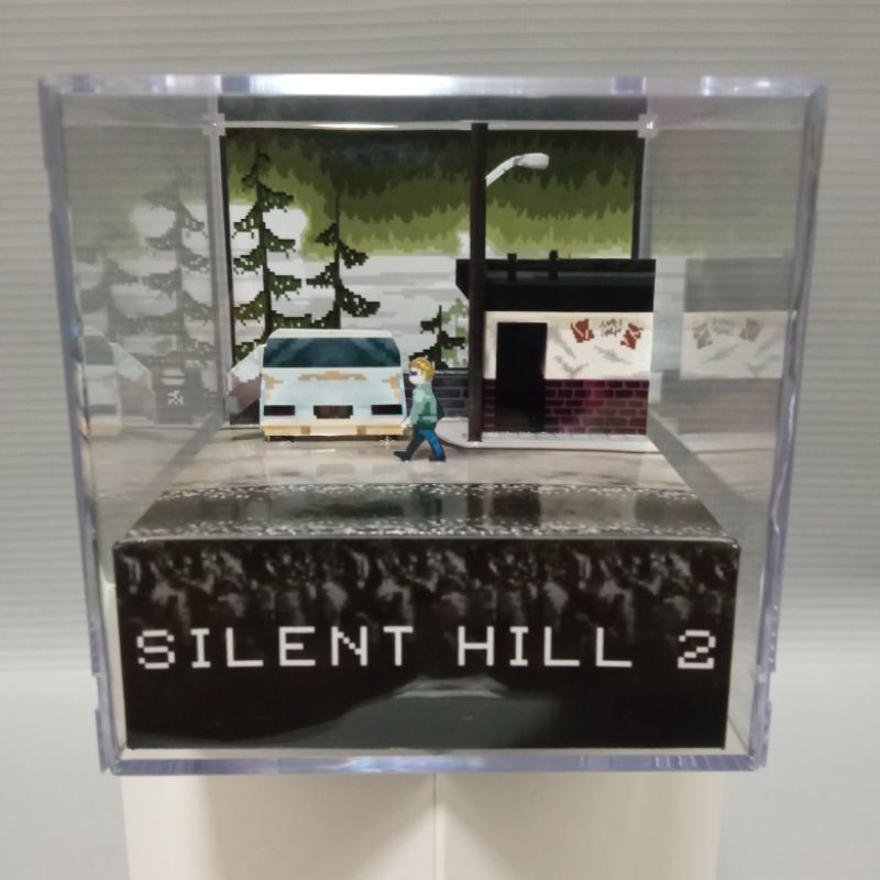 Cubo Diorama Silent Hill 2 em Pixel Art