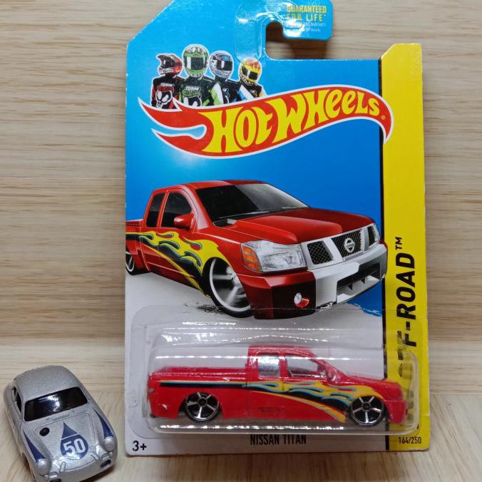 Hot Wheels Nissan Titan Vermelho Kmart