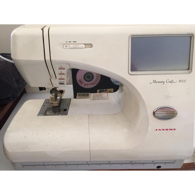 Maquina de bordado e costura Janeme Memory Craft 9000