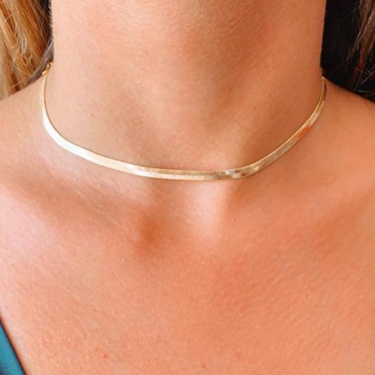 Gargantilha choker fio liso laminado banhado a ouro 18k