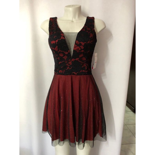 Vestido vermelho hot sale e preto