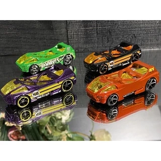 Hot Wheels Night Burner à escolha loose