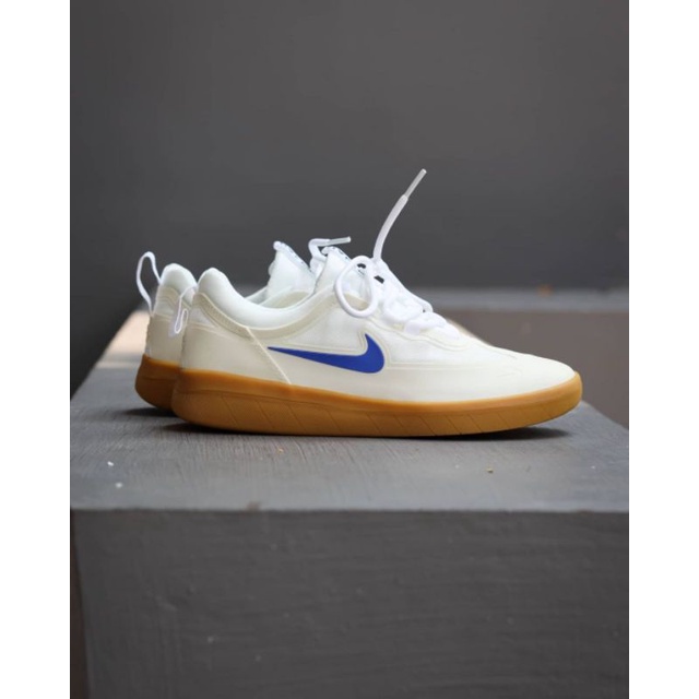 Nike nyjah hot sale white blue