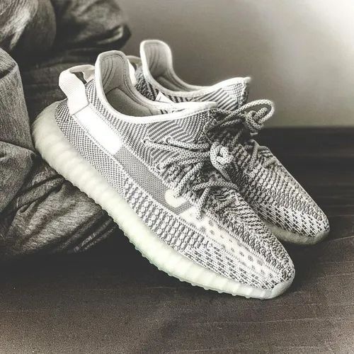 Yeezy sales boost cinza