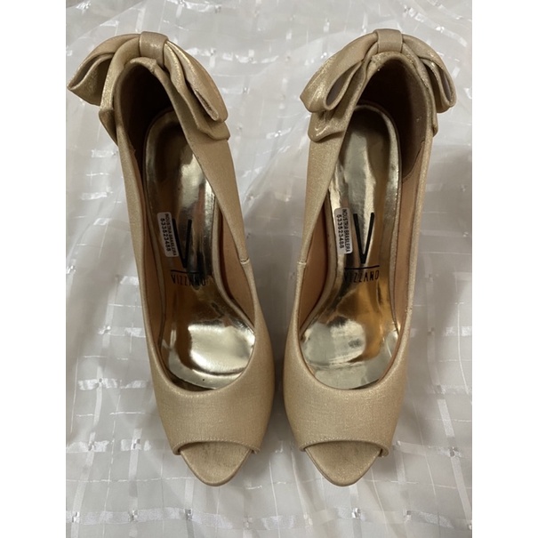 Peep toe vizzano sales dourado