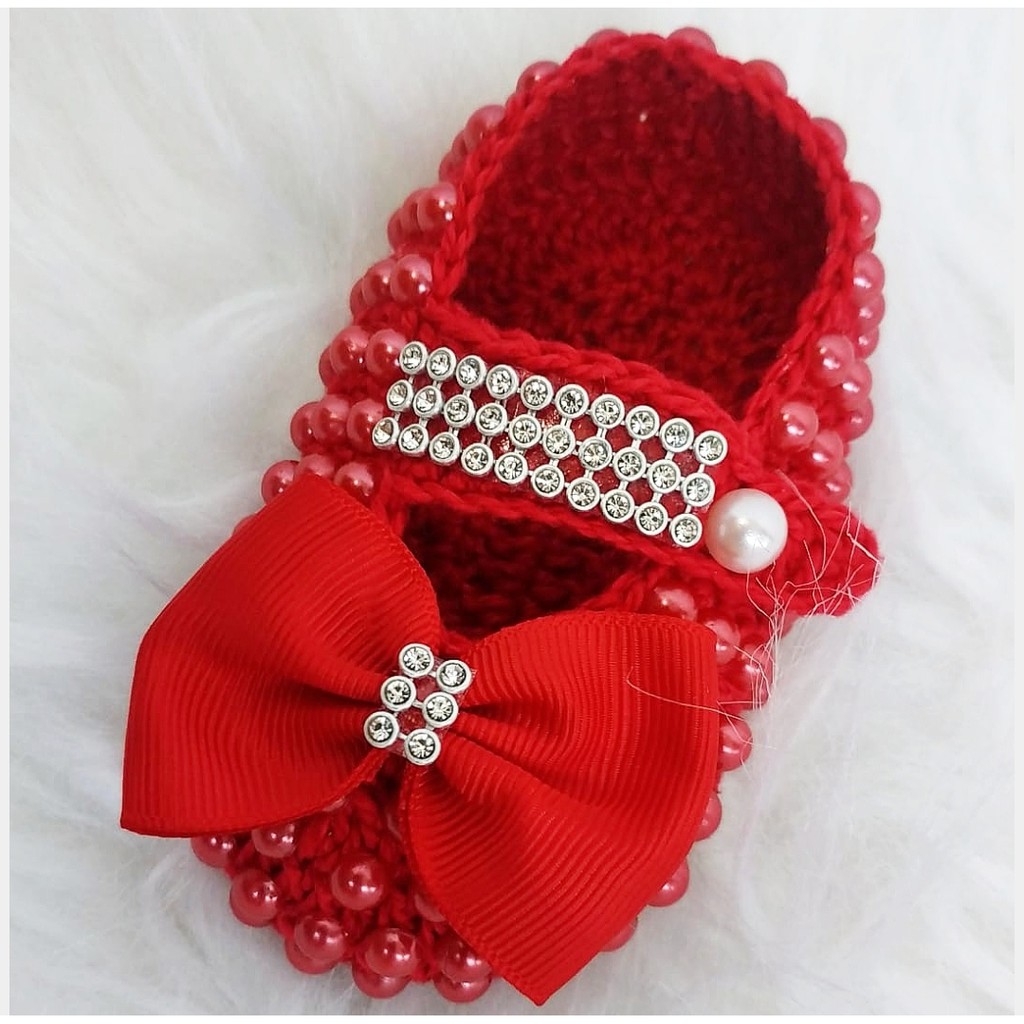 Sapatinho de croche store vermelho com perola