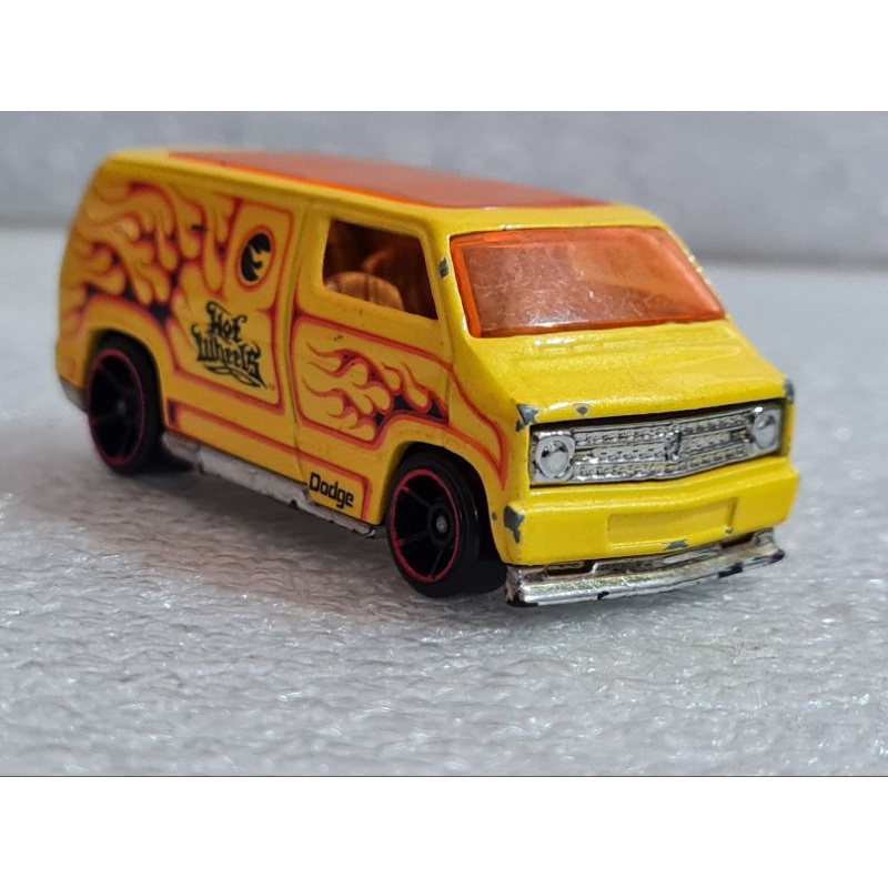 Custom 77 Dodge Van Amarela 2008 Hot Wheels 1:64 Loose