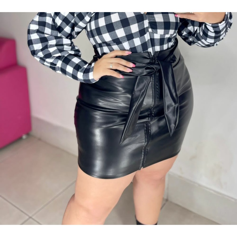 Saia de couro 2024 preta plus size