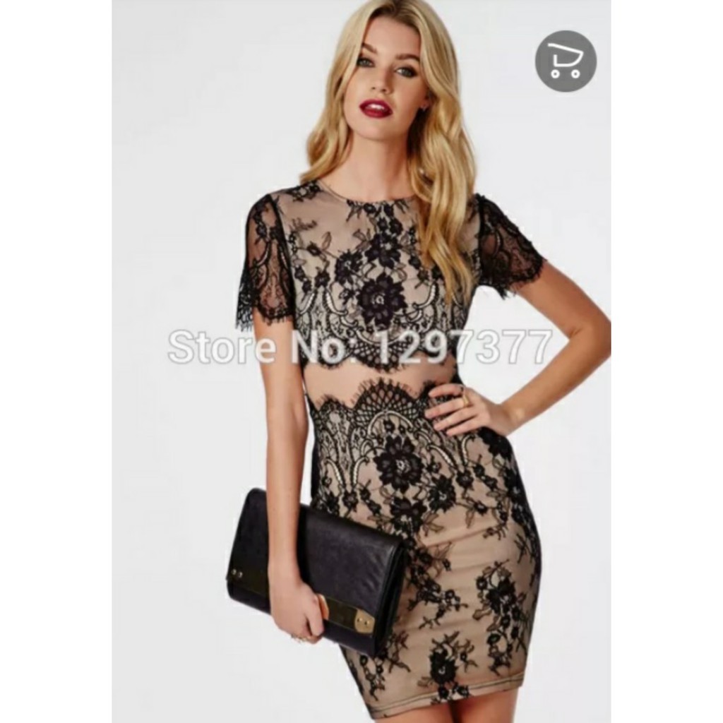 Vestido de renda preto com best sale forro nude