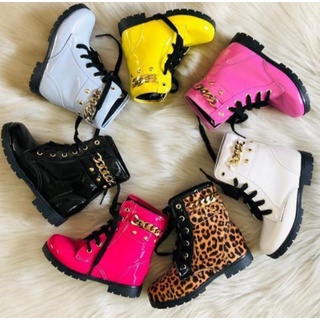 Bota Coturno Infantil Blogueirinha com detalhe de corrente