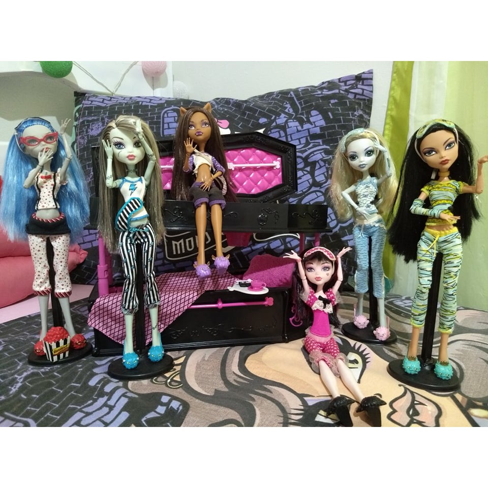 SORTIDO BONECAS MONSTER HIGH MORTAS DE SONO MATX4514