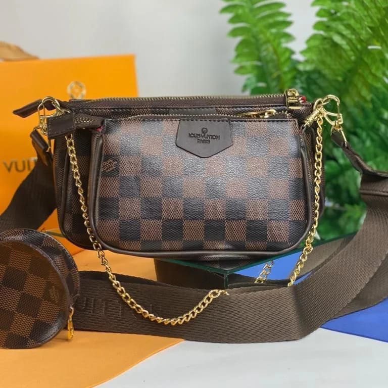 Bolsa de ombro Louis Vuitton com corrente em segunda mão durante