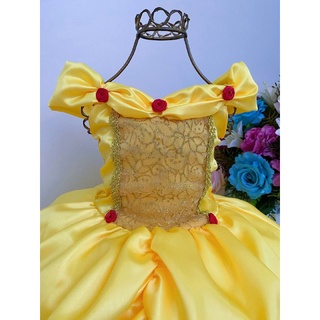 Princesa da disney store de vestido amarelo