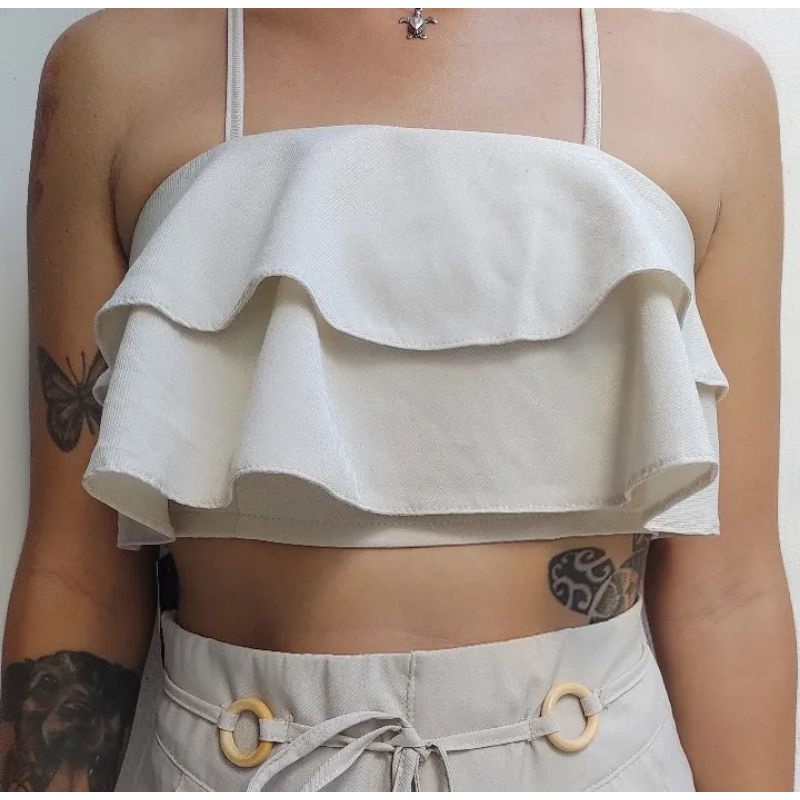 Blusa cropped com babados - Tecido twill, modelagem e acabamento de alta  qualidade.