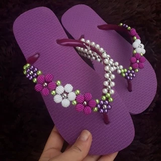 chinelos/sandálias femininas bordadas personalizadas em perolas