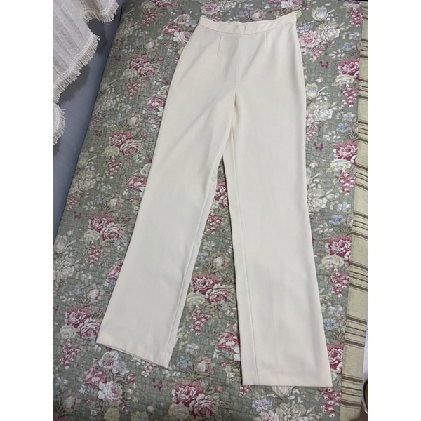 calça tamanho P cor creme