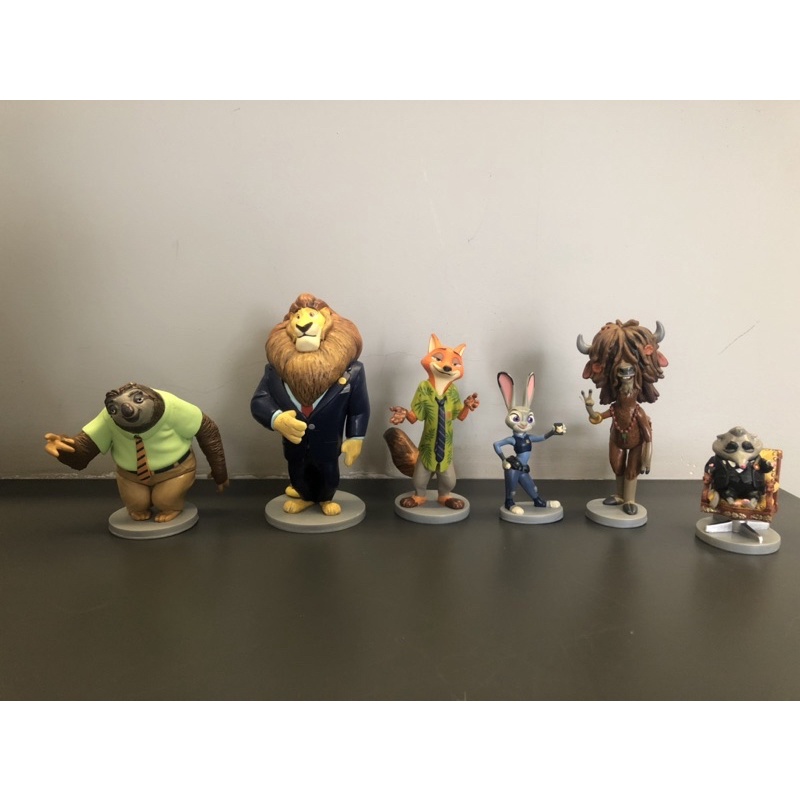 Playset Disney original, 10 personagens do Zootopia entre 5 e 7,5 cm de  altura - Taffy Shop - Brechó de brinquedos