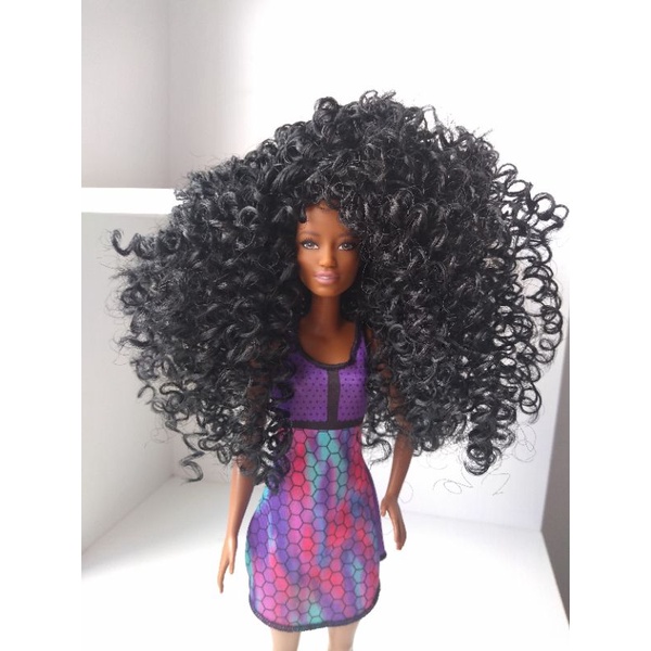 Barbie negra cabelo cacheado desenho