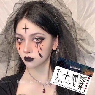 Uma jovem bruxa vampira. festa de halloween. garota de anime retrô  desenhada à mão com cabelo branco e olhos vermelhos