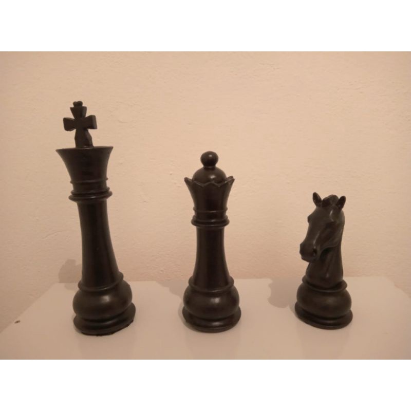 Eudatrwe Estátuas de xadrez, ornamentos de xadrez de resina, rei Rainha,  cavalo, de batalha, resina de artesanato, decoração, para casa, escritório,  armário de vinho, branco, pequeno