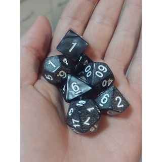 D4 d6 d8 d10 d12 e d20 dados para jogos de tabuleiro, dnd conjunto de  dados. dados de rpg para jogo de mesa. vetor