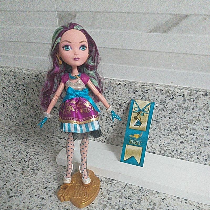 Boneca ever after high madeline hatter: Com o melhor preço