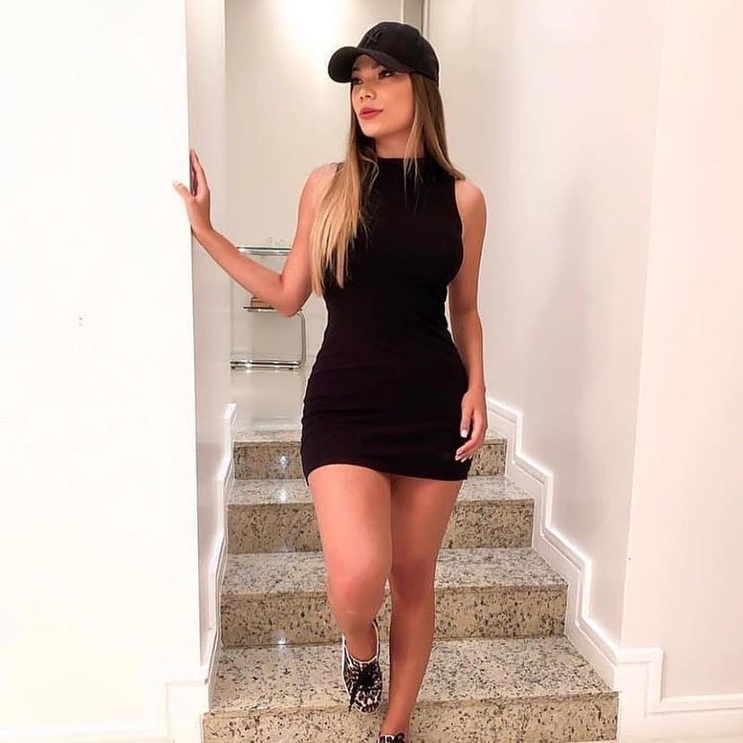 Vestido curto store com gola alta