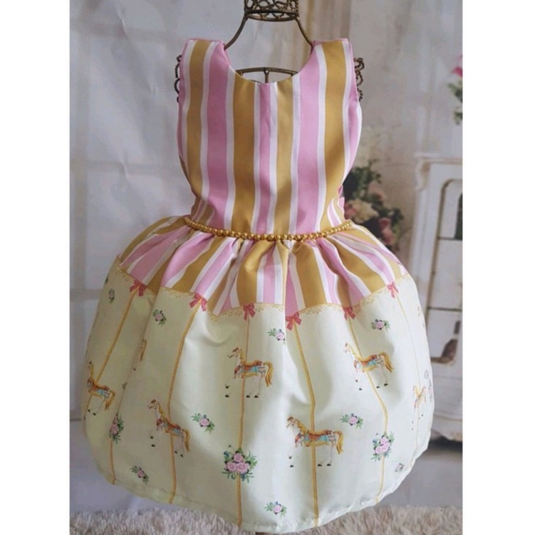 Vestido carrossel best sale encantado 1 ano