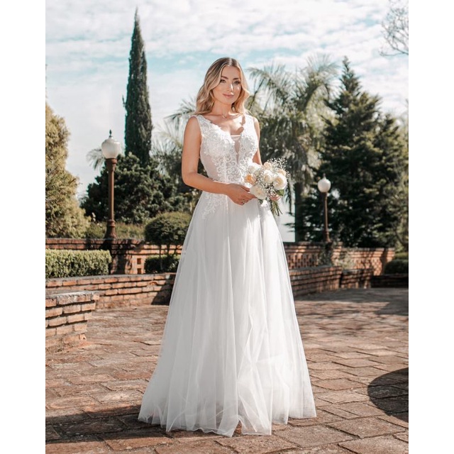 Vestido de Noiva em Tule Branco Modelo Princesa Busto Bordado e Costas  Transpassadas