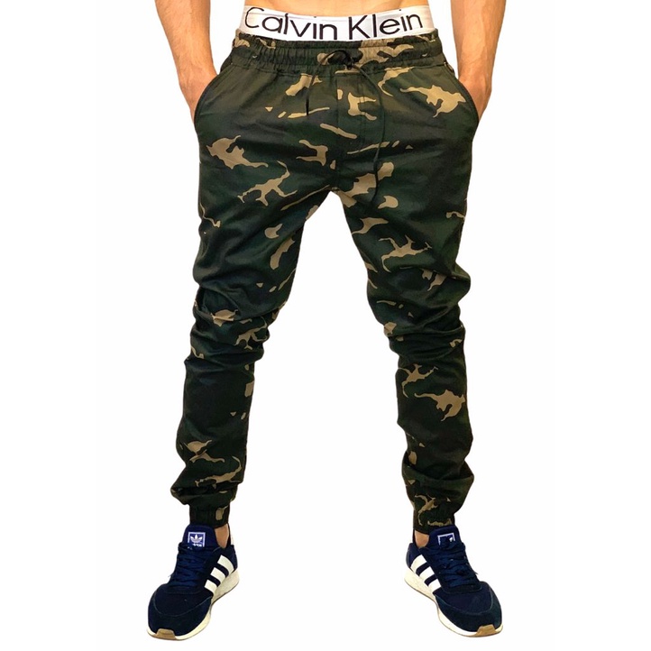 Calça Jogger Masculina Sarja Camuflada com Cordão Ajustável