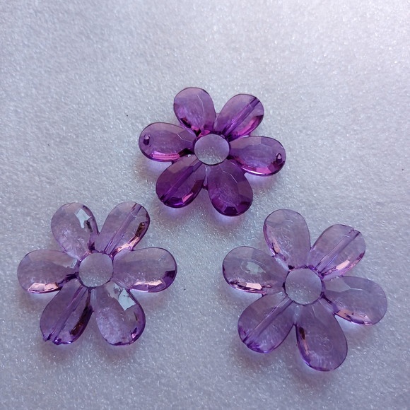 Flor Lilas de Acrilico 2 furos 4,6cm Pct 6 Unidades