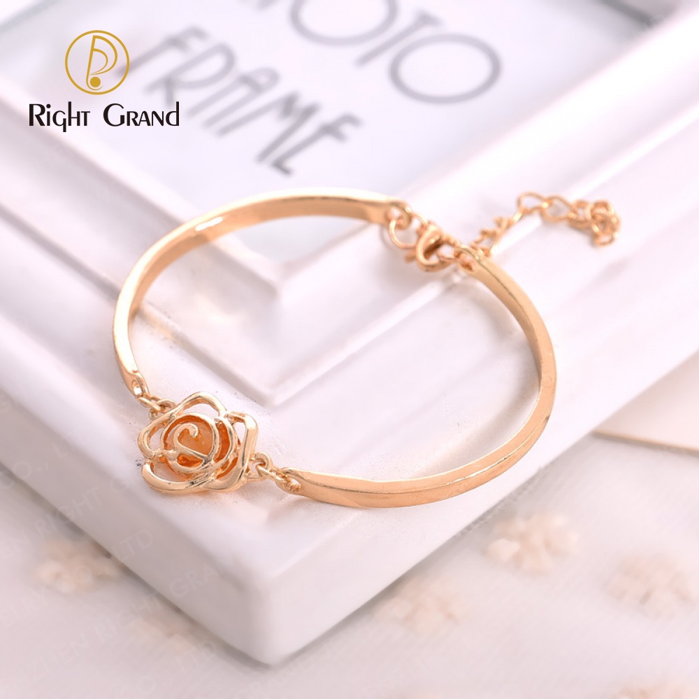 [Ready Stock] FINE4U Pulseira com Pingente Coração/Cristal Rosa Romântica Feminina