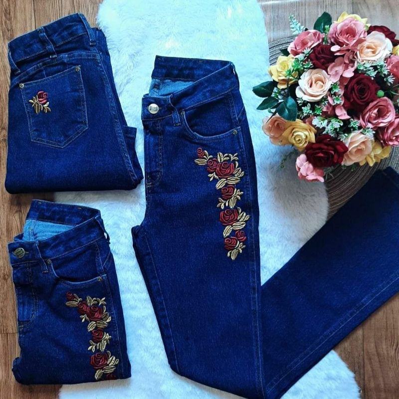 Calça country feminina bordada com sale flores