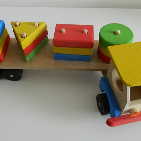 Caminhão de Brinquedo de Madeira com Pinos Coloridos Tuk Tuk - Brinquedos  Tuk Tuk  Brinquedos Abordagem Pikler, Brinquedos Montessori, Brinquedos  Reggio Emilia, Brinquedos Educativos