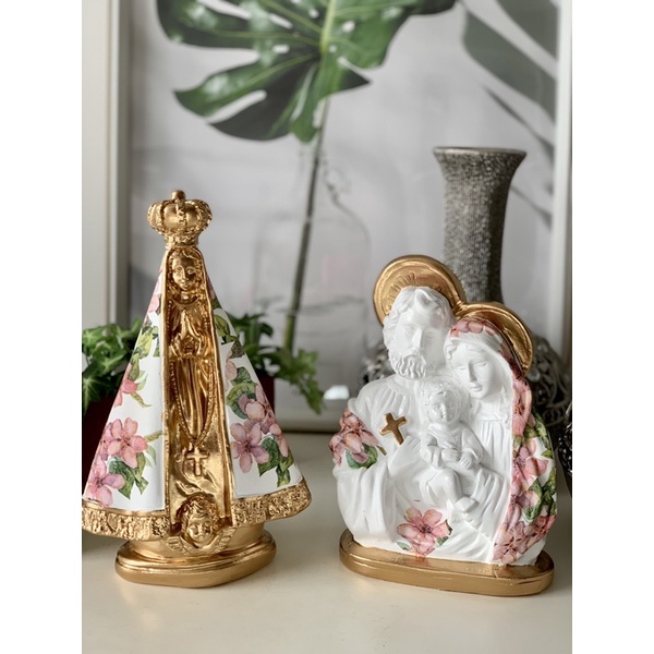 kit nossa senhora aparecida 25 cm + sagrada família 20 cm manto flor rosa gesso corpo dourado