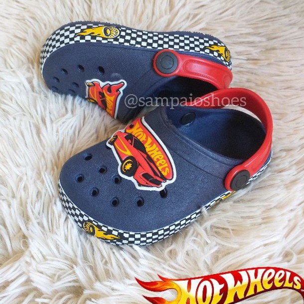 Hot best sale wheels crocs