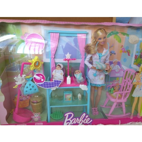 Boneca Barbie Profissões Enfermeira Loira - DVF50 - Mattel - Real Brinquedos